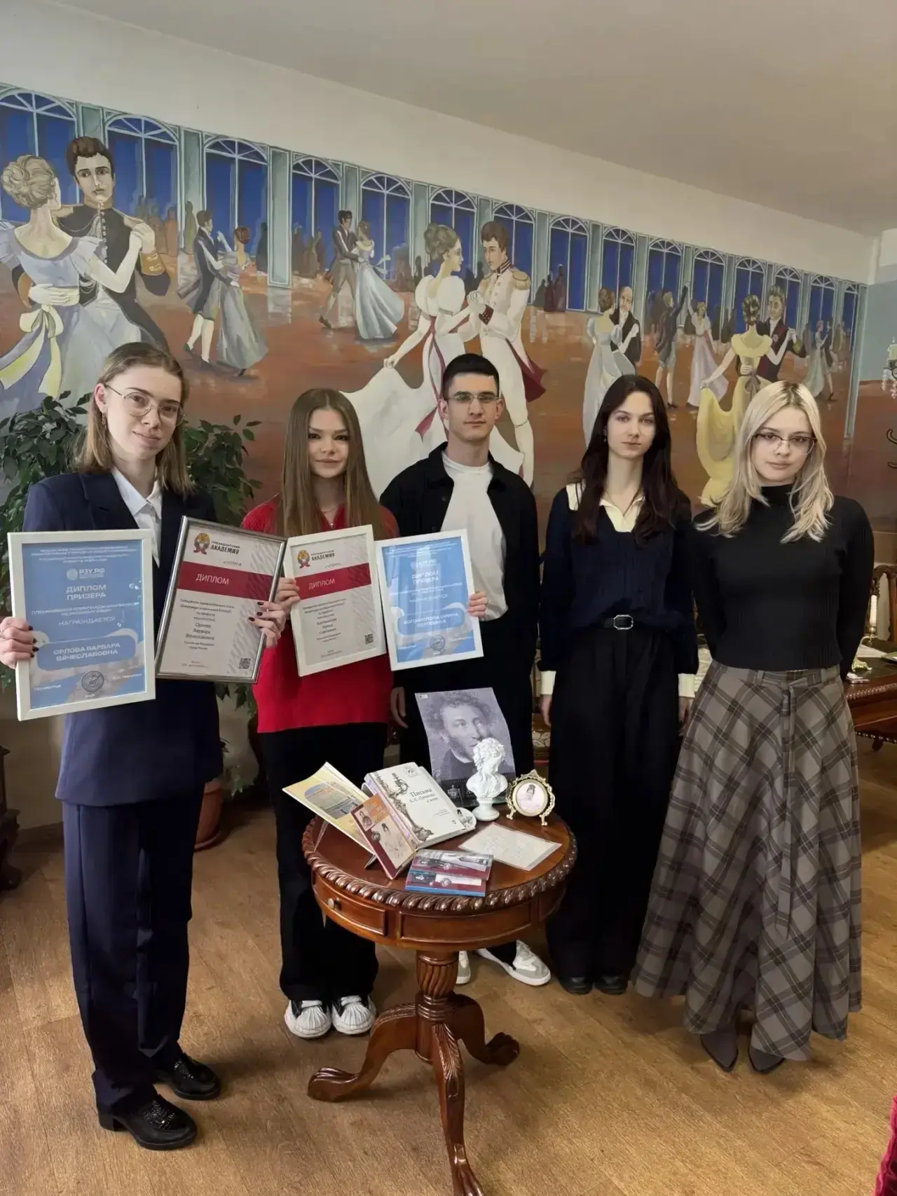 ⚡️У нас отличные новости!  Главные испытания-Единый государственный экзамен и поступление в вуз для 
