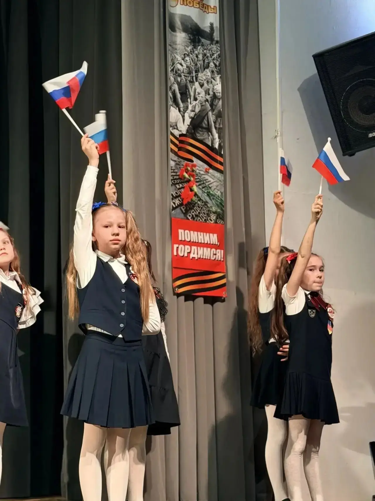 🎤 Праздничный концерт в начальной школе: дети поют для Победы  В начальной школе прошёл концерт, пос