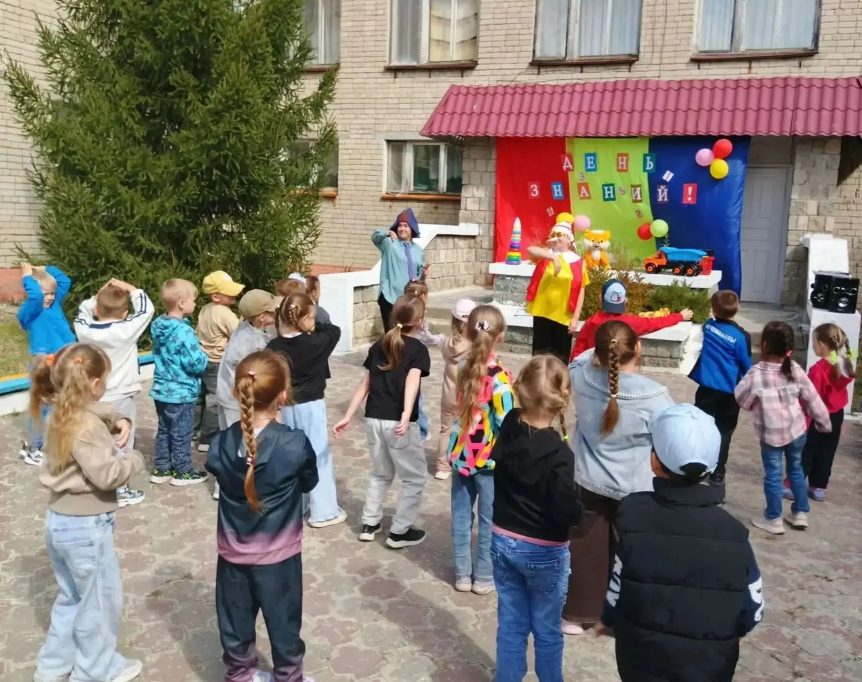 Весело, дружно и познавательно прошел День Знаний в детском саду.