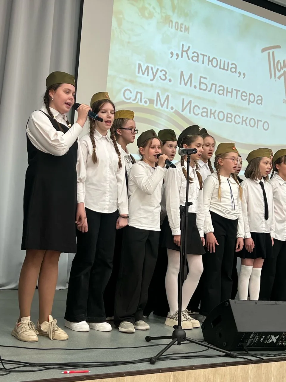 «Битва хоров» состоялась в Восьмой! Яркие и масштабные конкурсные номера были представлены обучающим