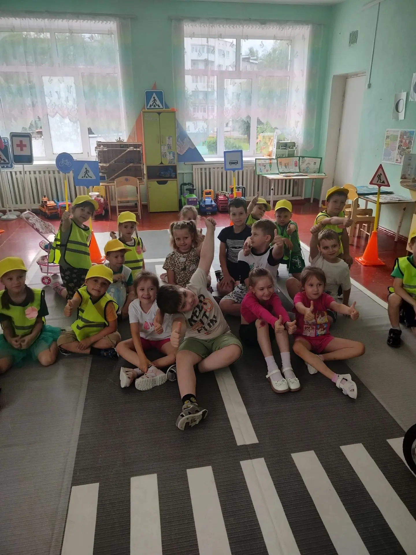 Сегодня наша группа "Дельфинчики" посетили музей "Безопасности'. В роли опытных гидов выступили дети