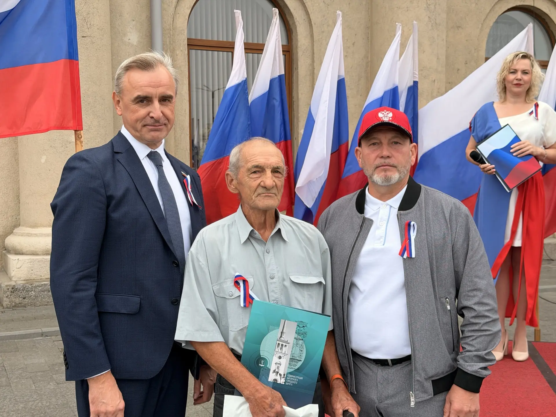 🔹В Ангарском округе празднуют День Государственного флага России