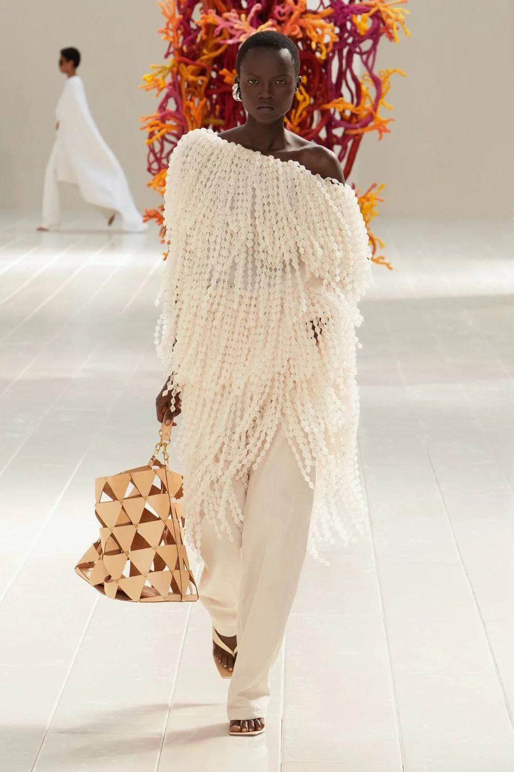 Balenciaga представили коллекцию Summer 2027 в Париже 🐚