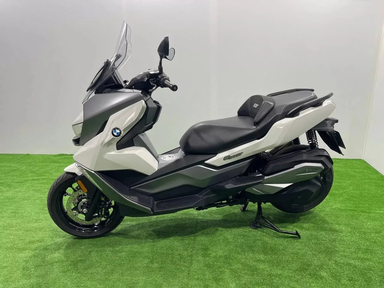 BMW C400GT в наличии во Владивостоке  Характеристики:  - 2019 год - объем 350 см3 - Аукцион JBA - оц