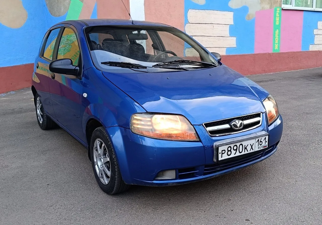 Продам Chevrolet Aveo 2006 года, 1.4, механика, 265₽