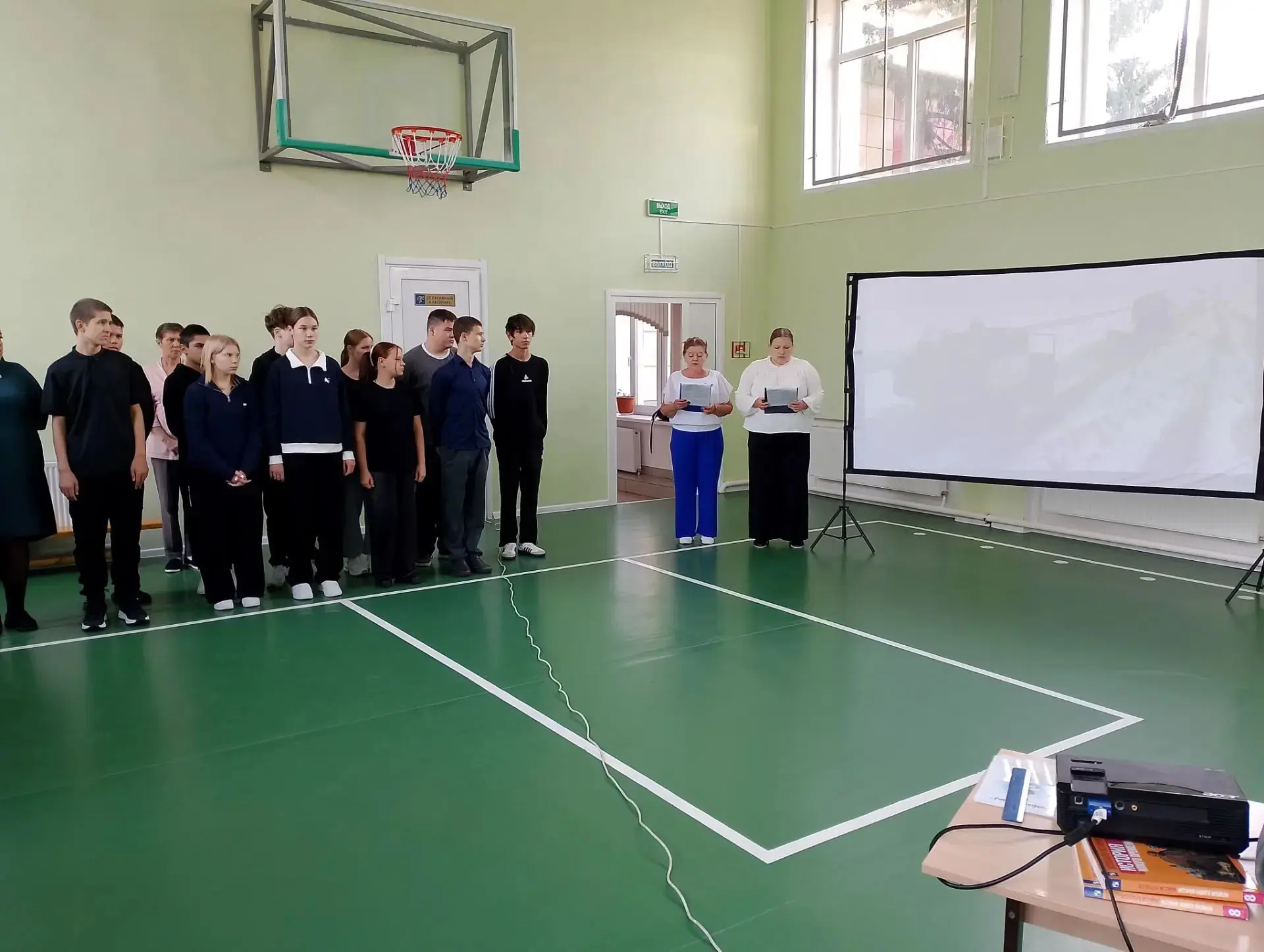 🇷🇺 Еженедельная линейка и важный разговор в начале учебного года.