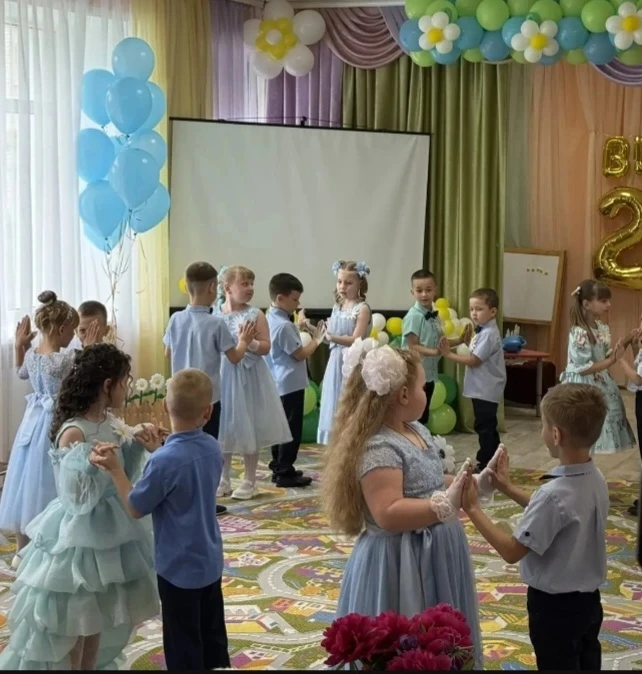 Выпускной бал в детском саду — самый трогательный, самый незабываемый праздник. Именно ...