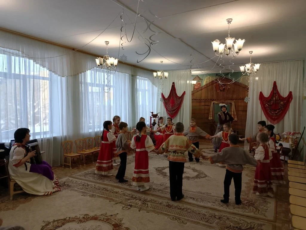 Музыкальные руководители нашего дошкольного отделения Старовойтова Т. С. и Финк Н. В. провели мастер