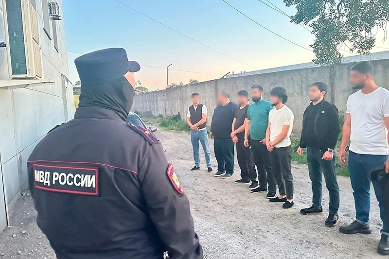 В Череповце продолжают шухерить нелегальных мигрантов.