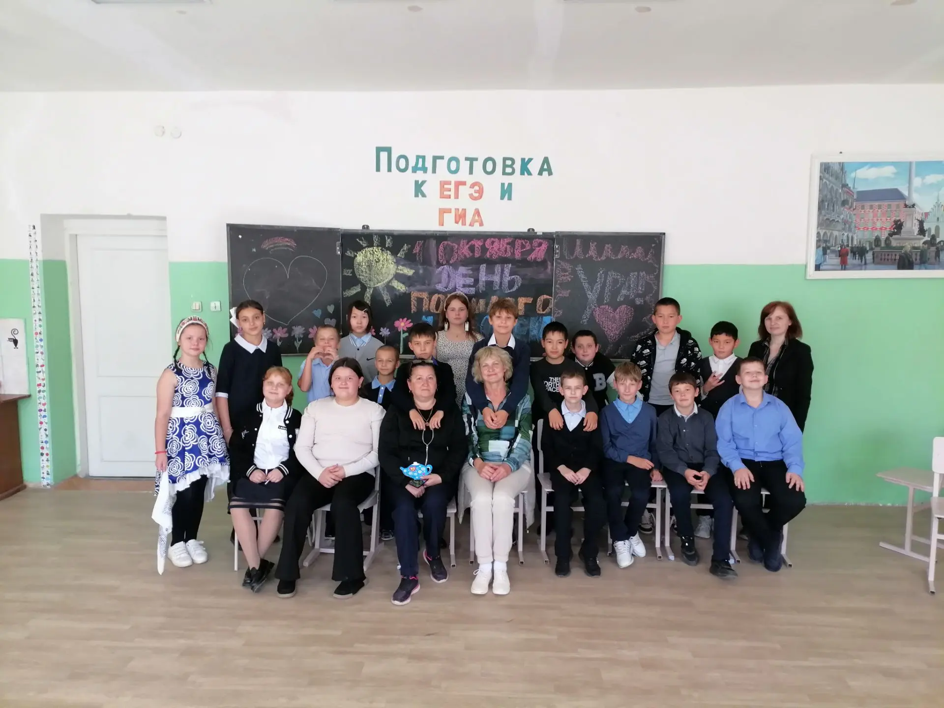 Тепло и ярко прошёл День пожилого человека в 5 классе. Учащиеся подготовили для своих б...