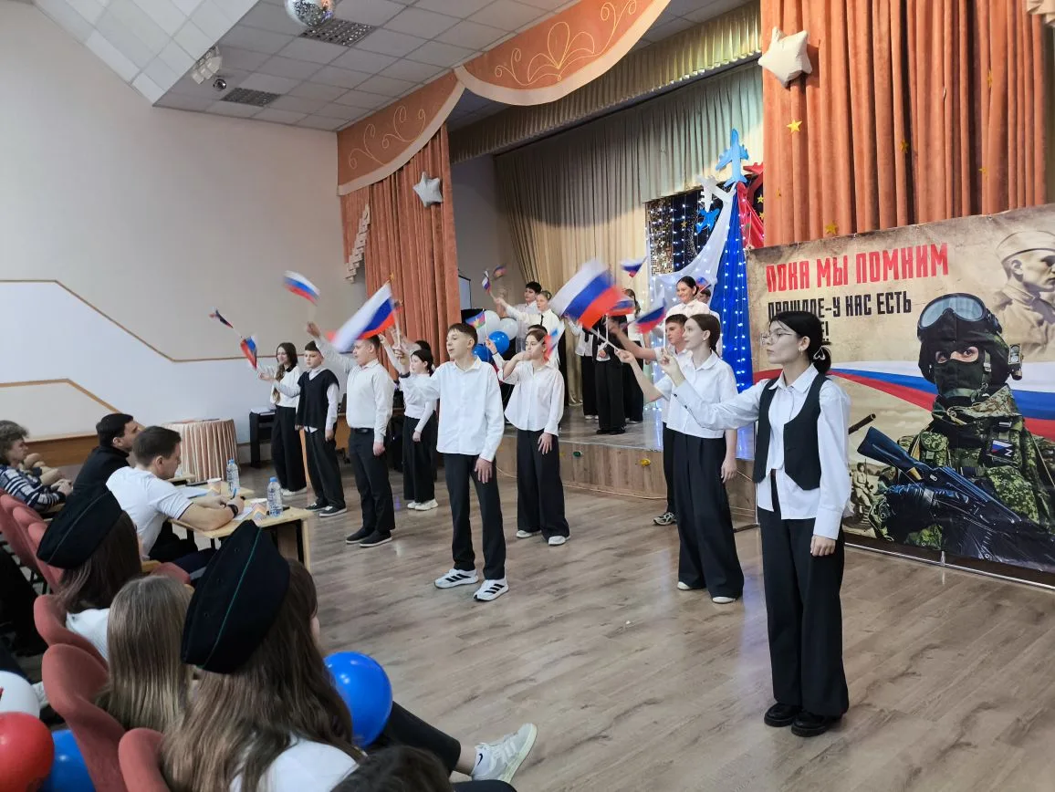 25 февраля в МБОУ СОШ № 18 прошёл патриотический вокальный конкурс «Путь к Победе»! 🎶 Это яркое собы