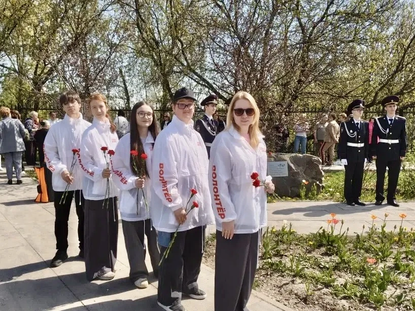 Красная гвоздика  Знак памяти о героях Великой Отечественной войны, символ уважения и преклонения пе
