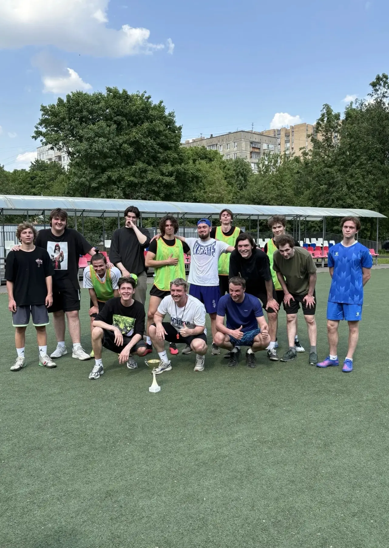 Одиннадцатиклассники против учителей — матч, которого ждали все ⚽  В школе состоялся яркий и долгожд