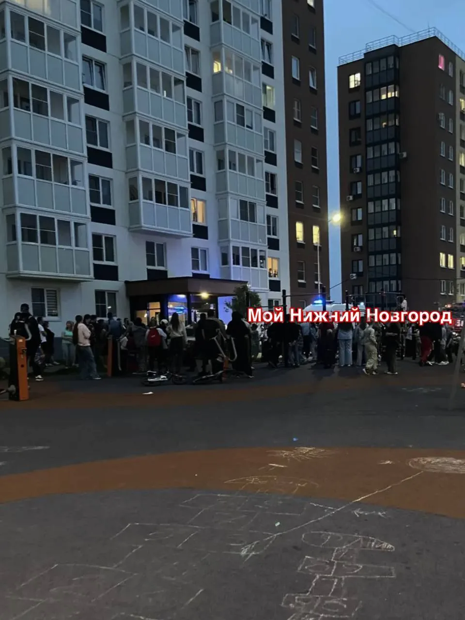 🚨 Трагедия в Нижнем Новгороде: водитель умер за рулем в ЖК «Торпедо»  У мужчины случился инсульт во 
