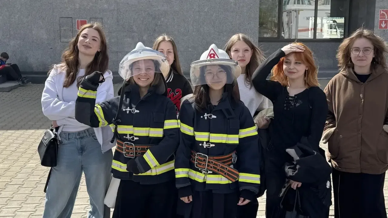 ДЕНЬ ПОЖАРНОЙ ОХРАНЫ В РОССИИ. 

🧑‍🚒🚒

30 апреля — День пожарной охраны России. Пожарные - это лю