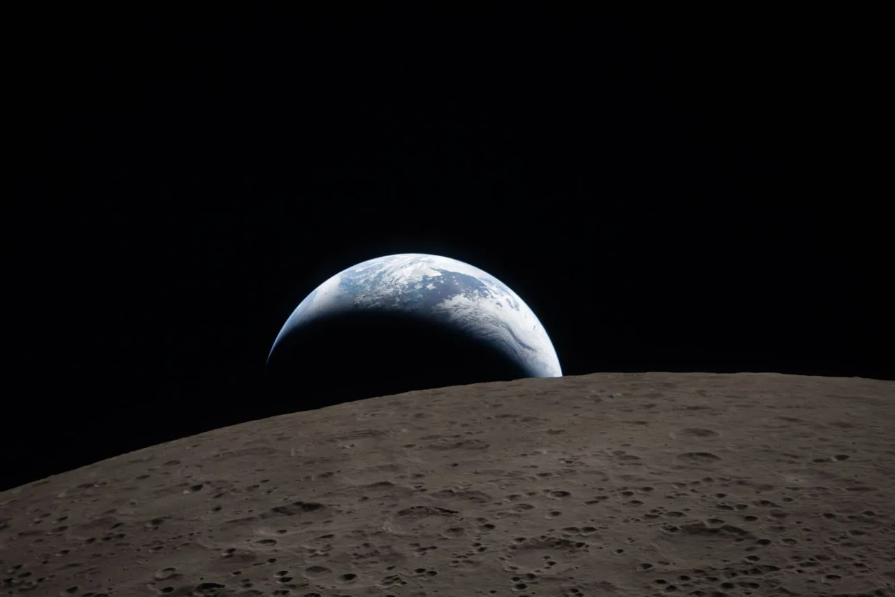 Очередная порция неземной красоты от NASA  Новая пара снимков демонстрирует «закат» Земли с перспект