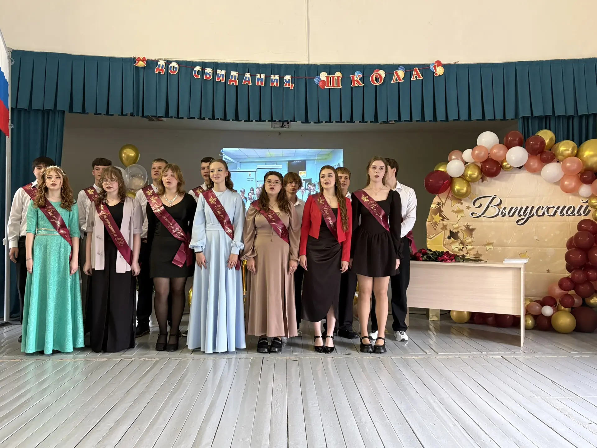 🎉 Выпускной 9 класса — новая глава! 🎉

🗓️Сегодня наши девятиклассники попрощались с этапом, котор
