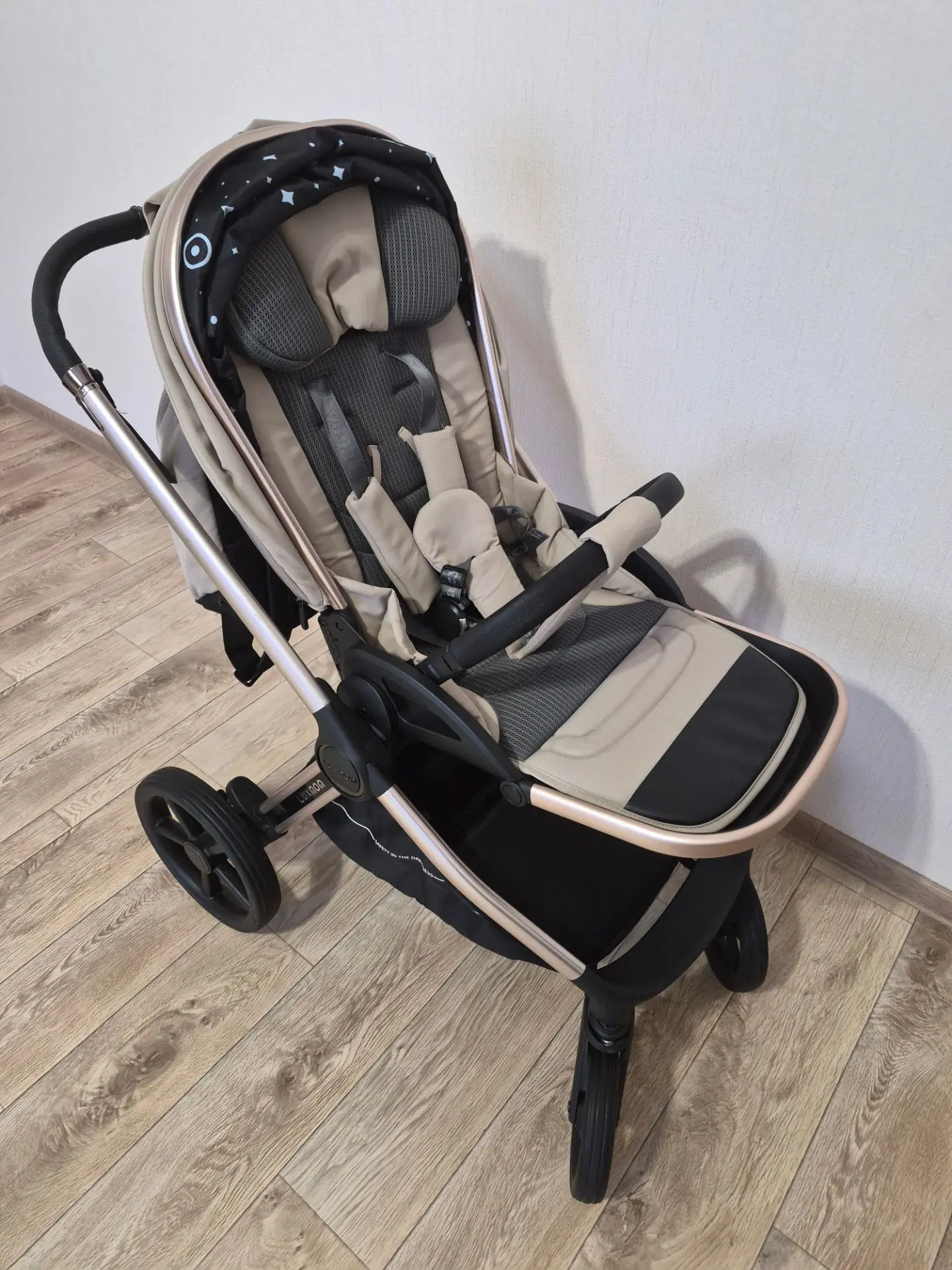 Универсальная, стильная коляска Luxmom 3в1 с автолюлькой (эргономичной спинкой).