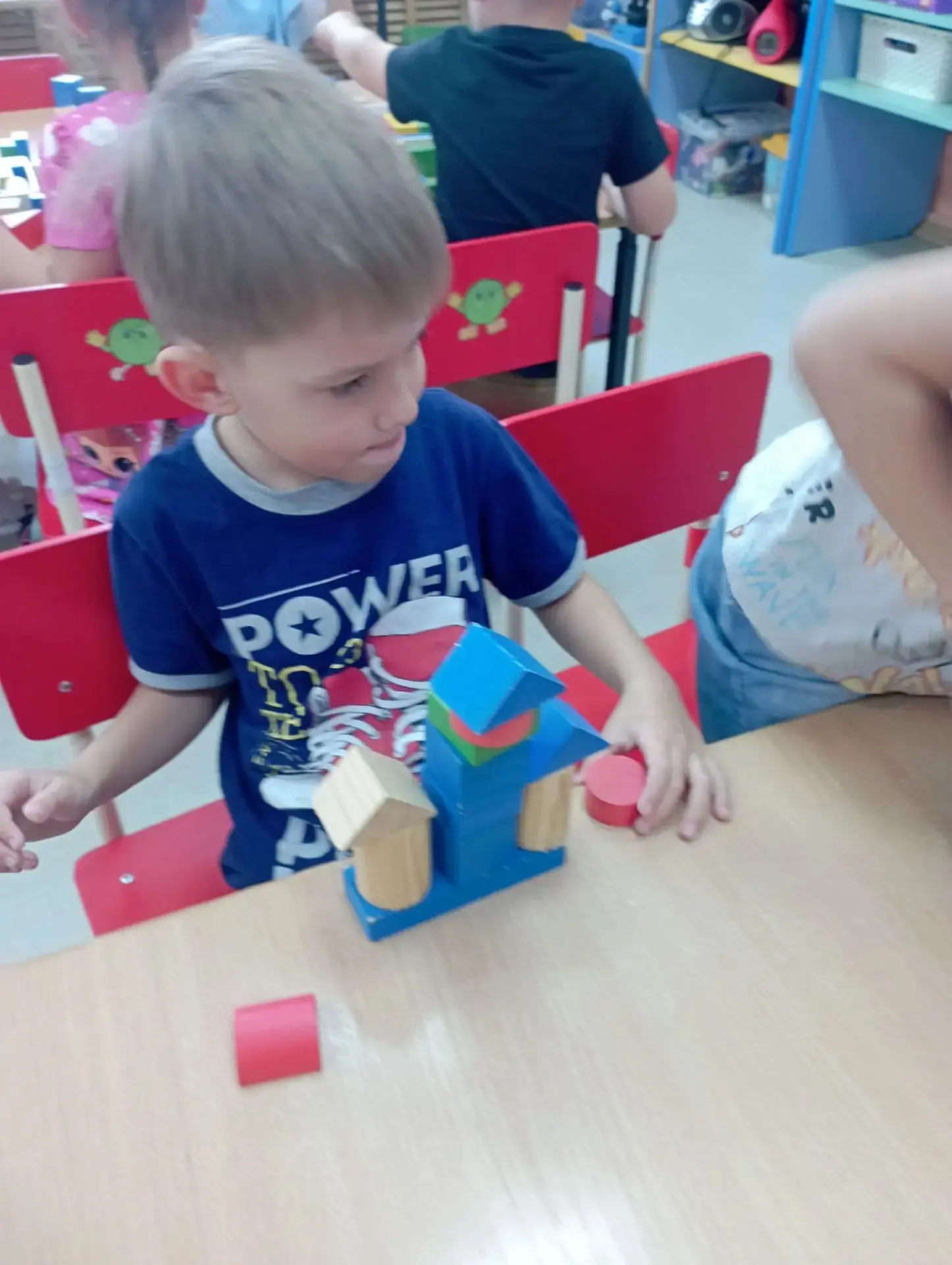 Сегодня ребята из старшей группы "Родничок" отправились в удивительную страну Формандию...