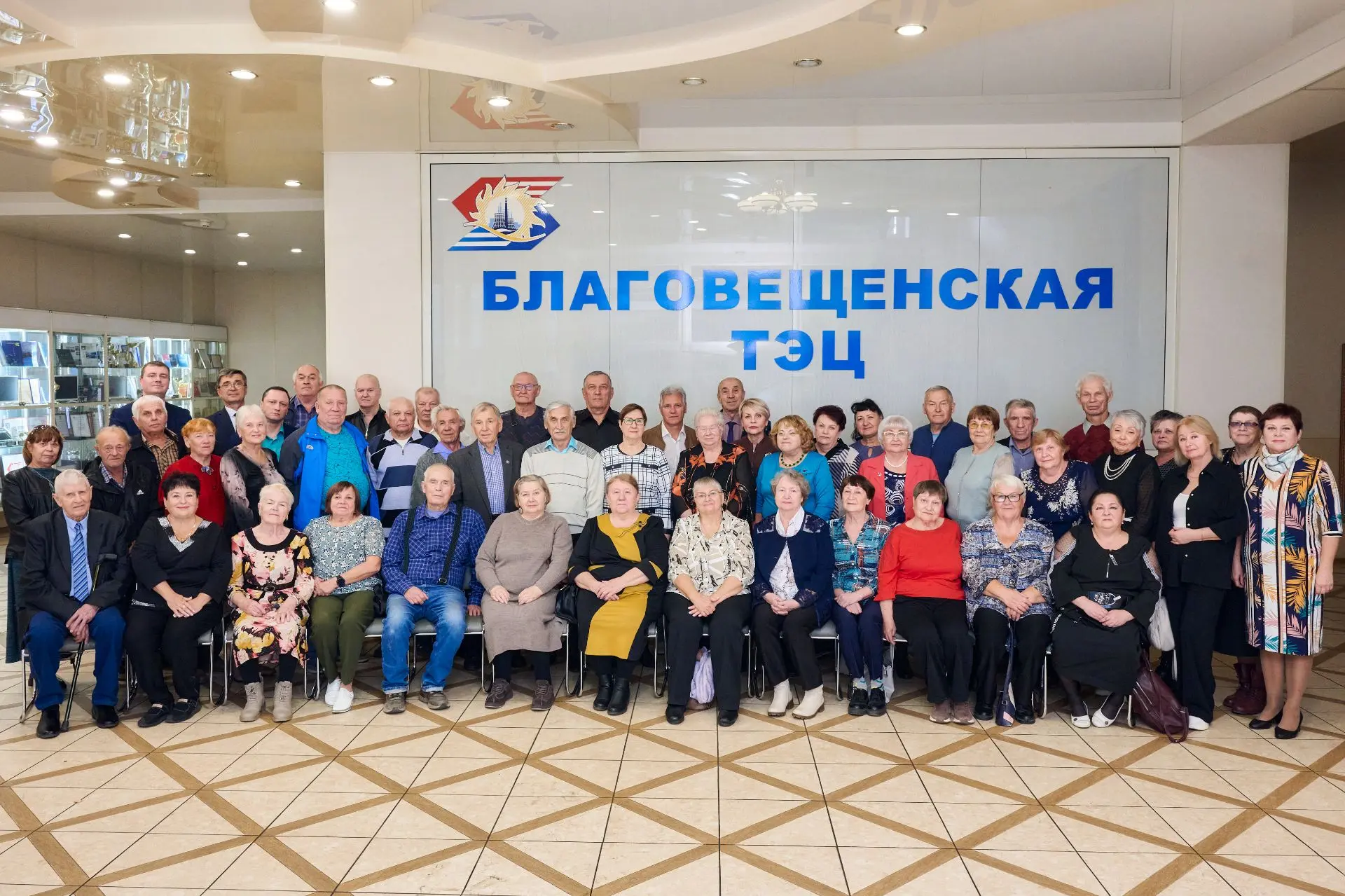 Люди особой закалки: в Благовещенске поздравили ветеранов-энергетиков