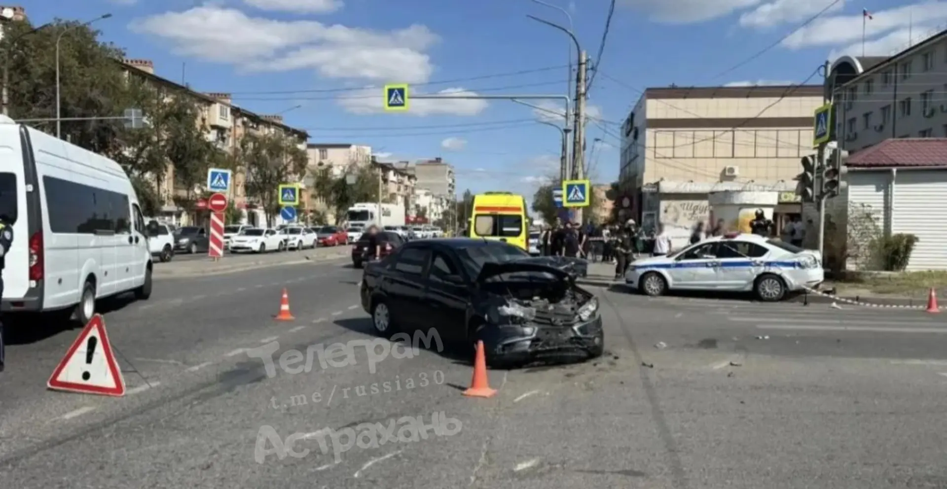 ❗️В Астрахани иностранный водитель разбил полицейскую машину , - пишут в главном водите...