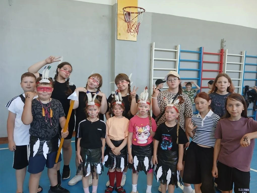 🏹🔥День индейца в пришкольном лагере

🥁Сегодняшнее утро в нашем пришкольном лагере началось с таин