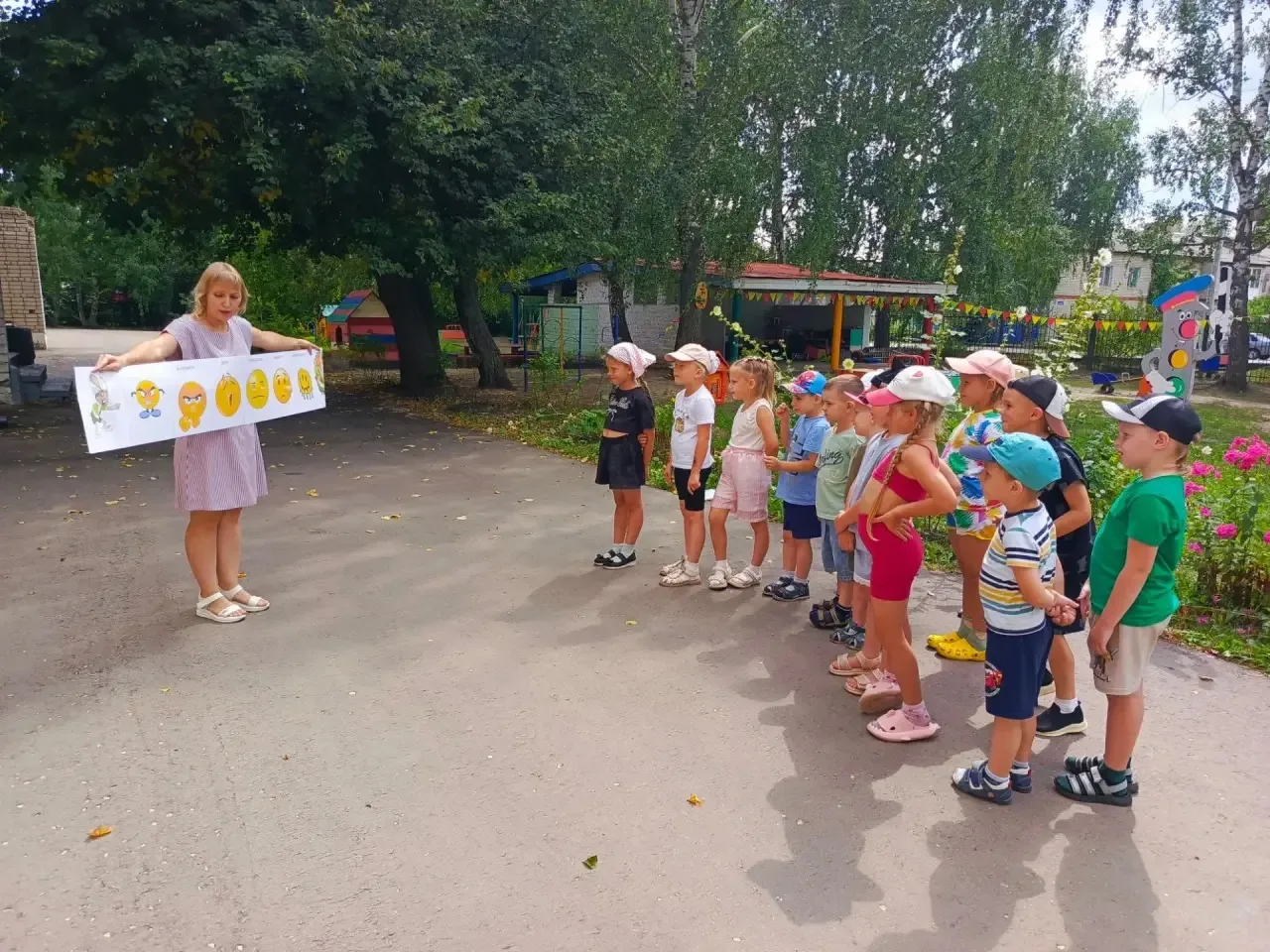 📌💥 Сегодня в старшей группе "Светофорчик" прошла квест-игра "Дорога Добра". Ребята по...