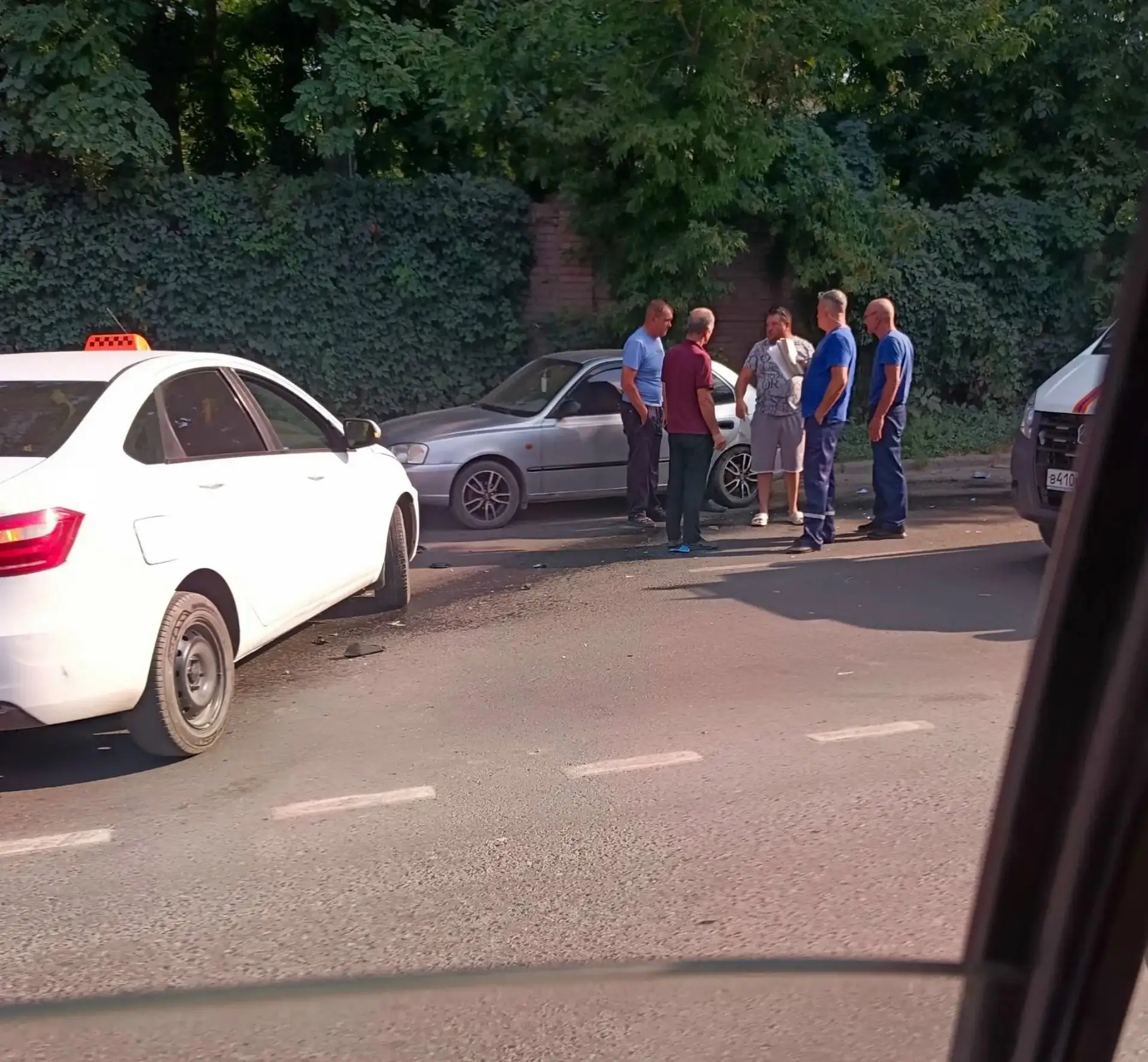🚨 🚔 ‼ ДТП сегодня днём на ул. Москатова с участием такси и мотоциклиста.