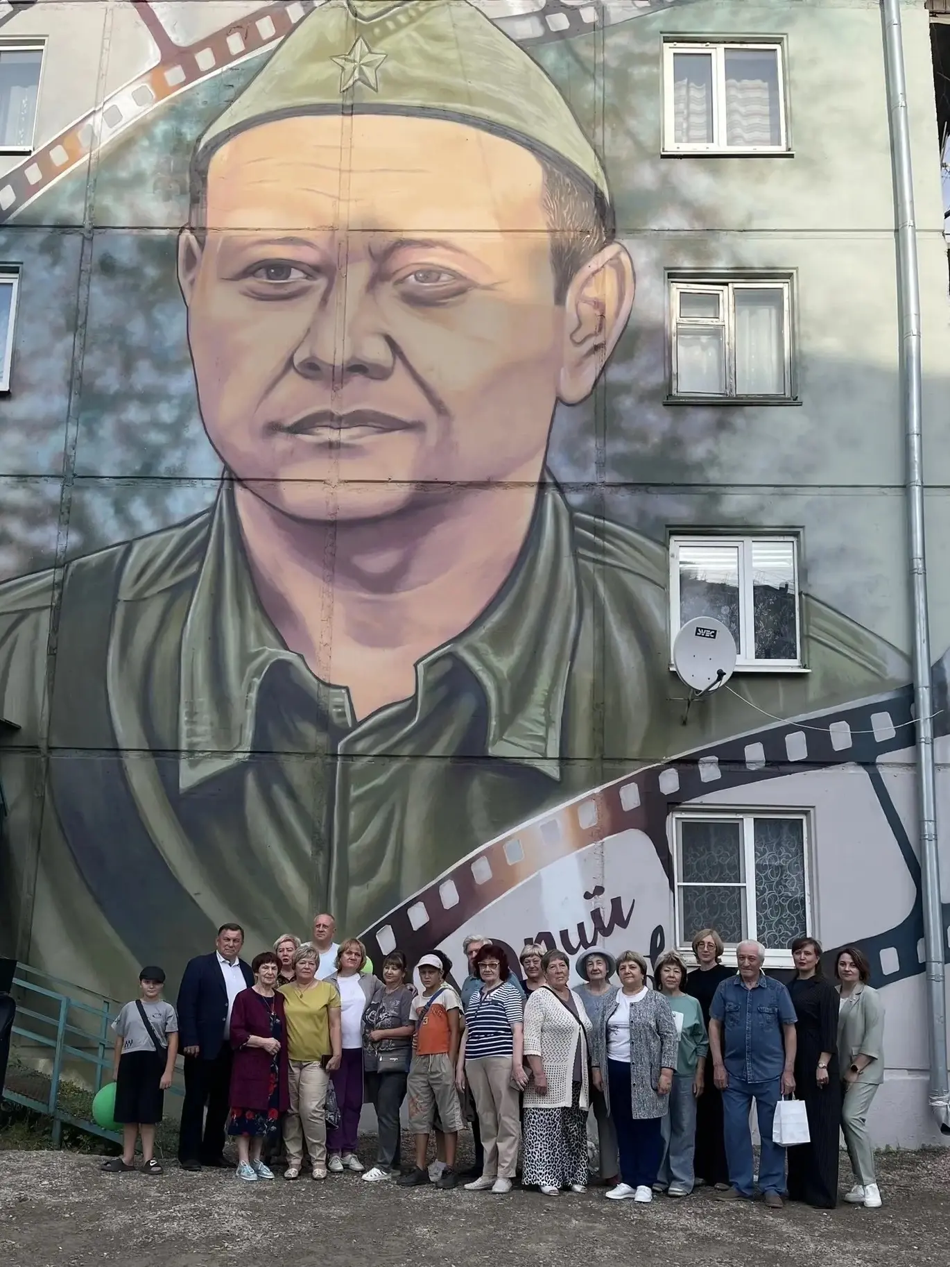 В Усольском районе открыли мурал в честь артиста Юрия Степанова