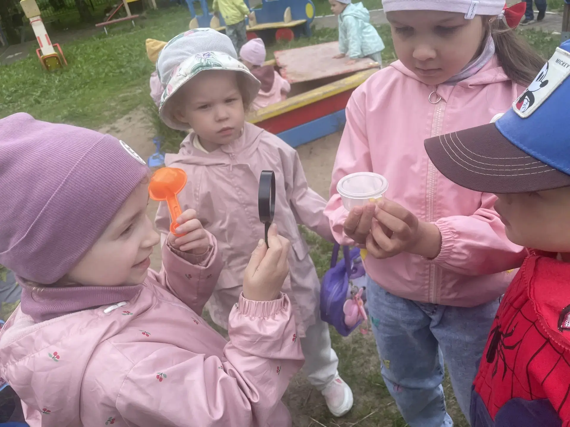 🔎«Волшебный мир природы через Лупу»🔍 
 
Лето-самое замечательное время года для наблюдений, провед