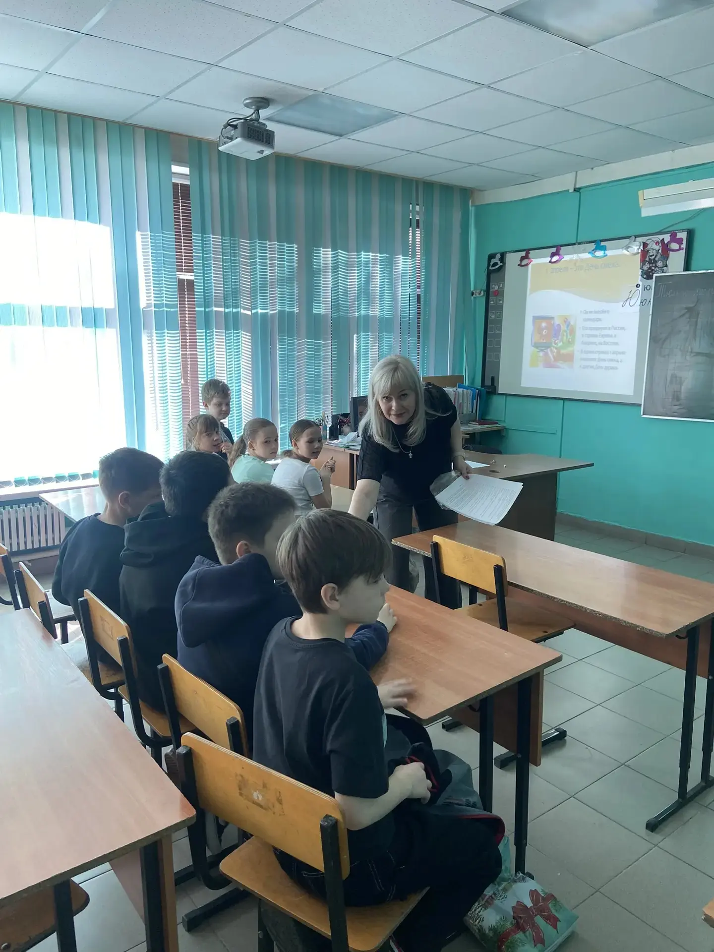 Викторина «День смеха и веселья» для обучающихся 4Б класса  На классном мероприятии познакомились с 