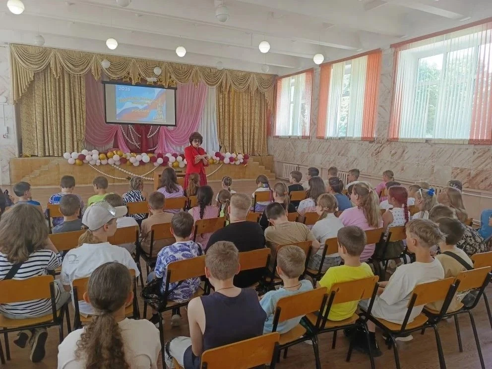 🇷🇺☀🇷🇺 В рамках празднования Дня России ребята школьного лагеря «Дружба» встретились с педагогом-