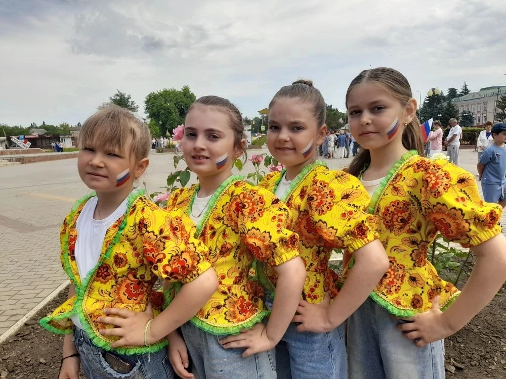 Добрый, яркий, наш!