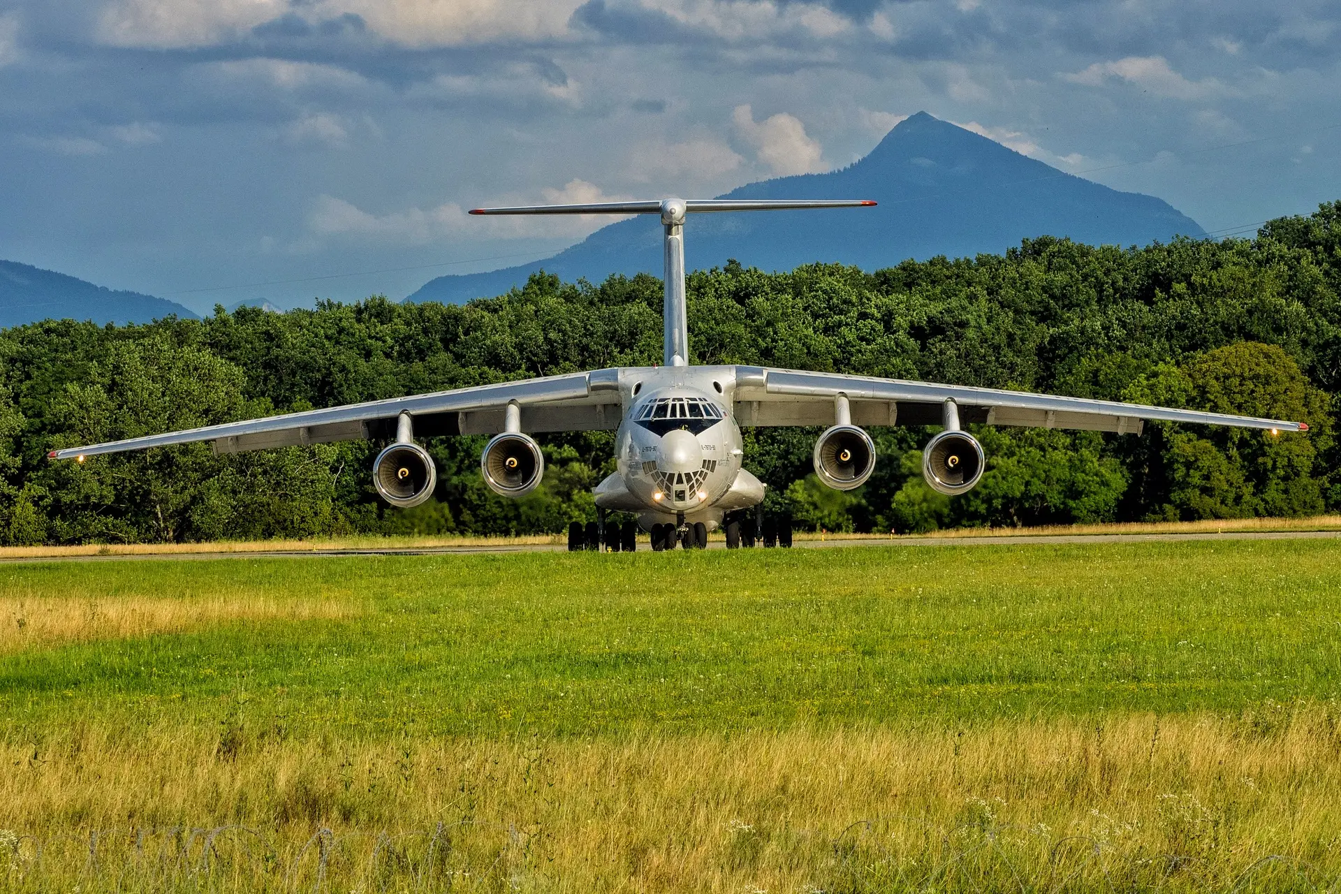 «Авиастар» поставил выпуск Ил-76МД-90А на поток и ремонтирует Ан-124 «Руслан».