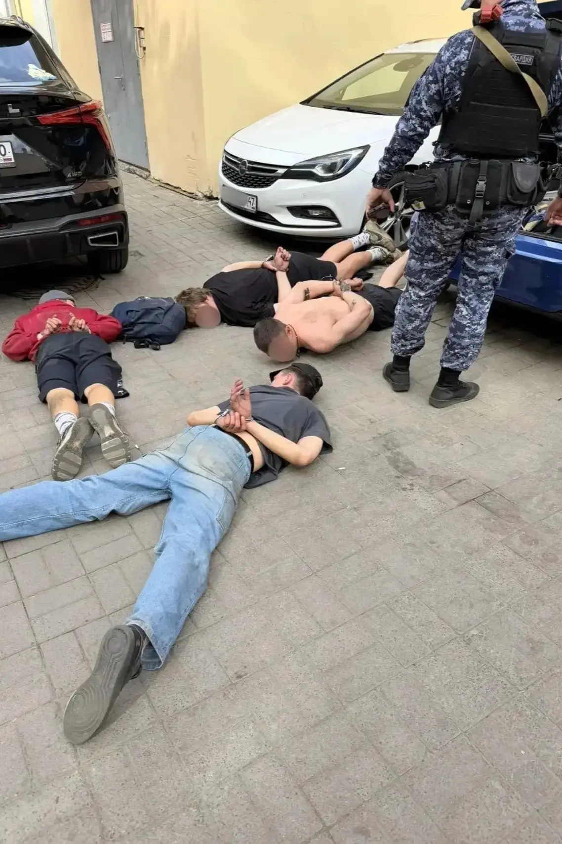 Выстрелы раздавались 5 августа около пяти часов дня в одном из дворов между улицей Восс...