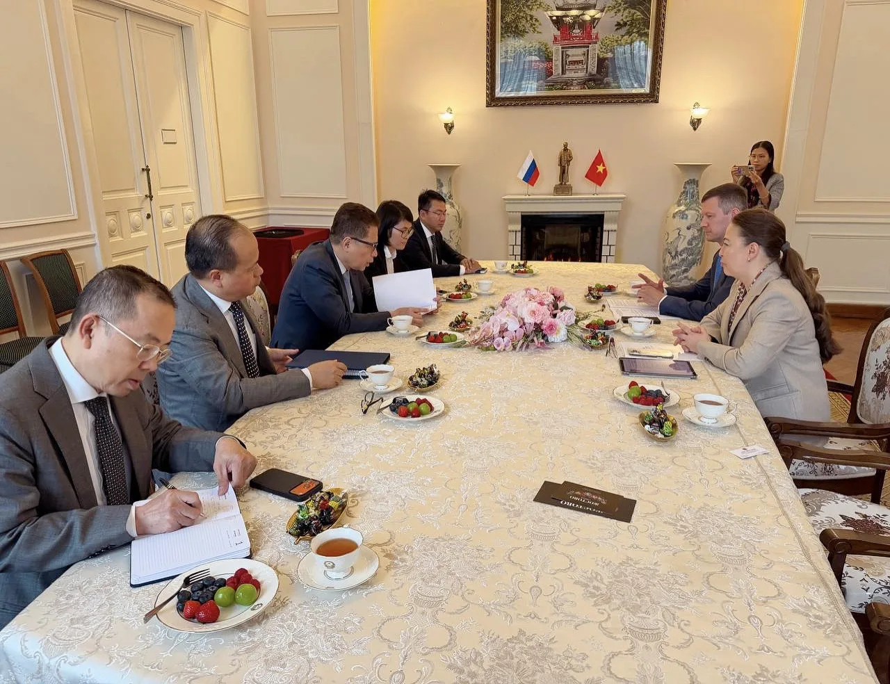 🤝 Провела деловую встречу с Послом Вьетнама в России Данг Минь Кхоем. Обсудили, как мо...