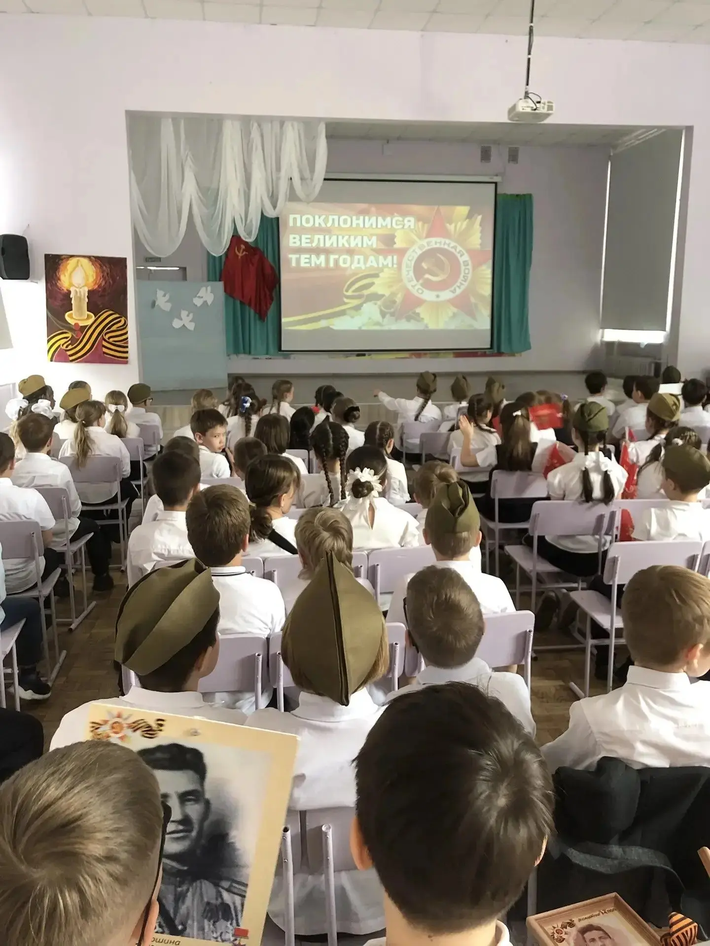 8 мая прошёл праздник, посвящённый Дню победы «Поклонимся великим тем годам» во 2-х классах. Учащиес
