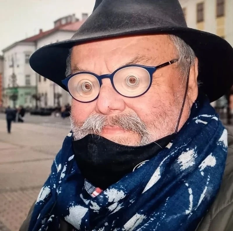 👀 Словацкий фотограф Ян Мишкович-Мисияк, один из самых близоруких людей в мире. Его ми...