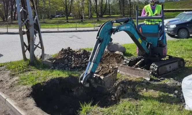 На улице Шотмана в Петрозаводске заменили аварийную опору  14 мая 2026 года на улице Шотмана в Петро