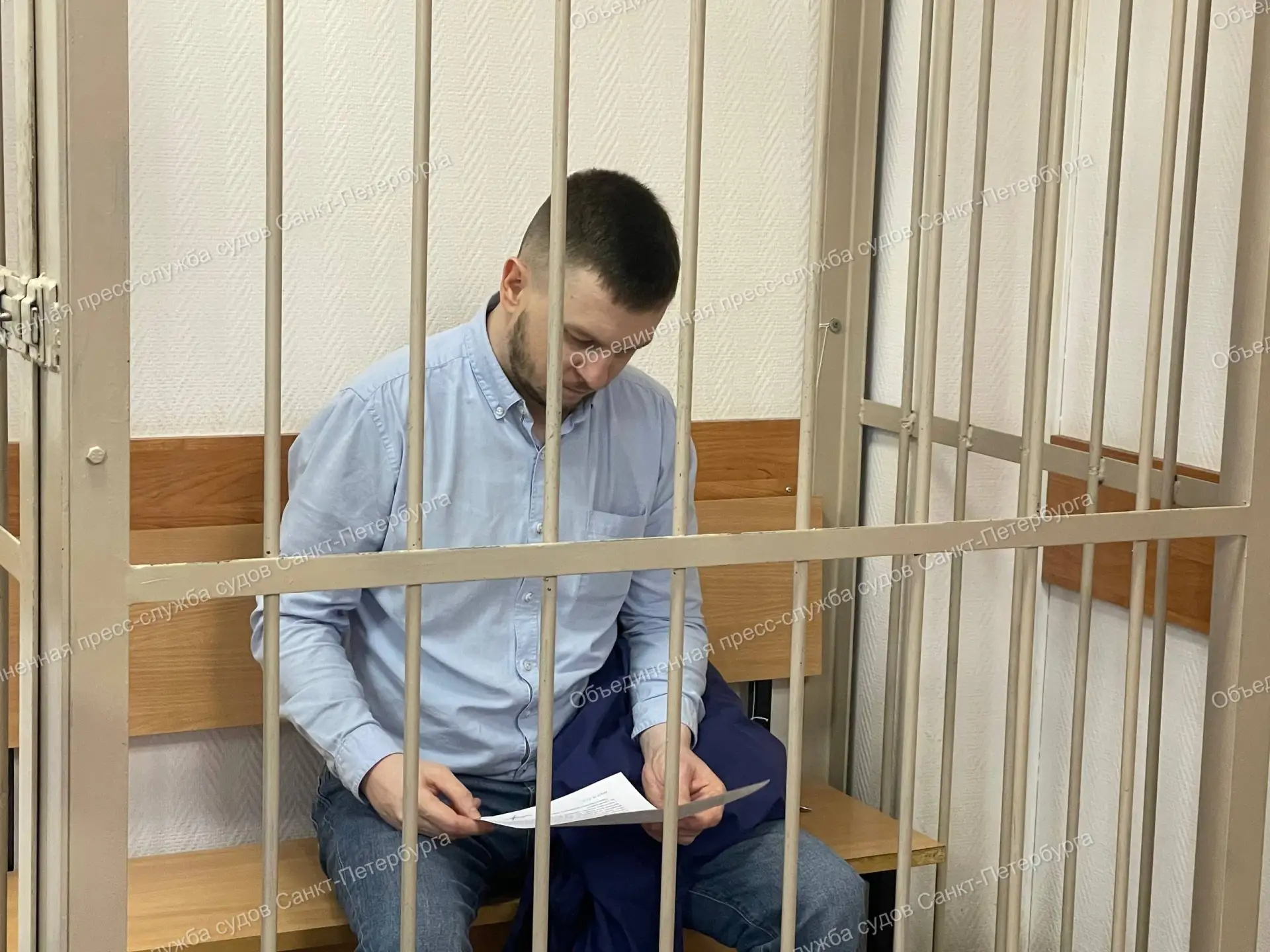 Начальнику управления механизации "Мостотреста" дали 10 лет строгача за взятки. Он утве...
