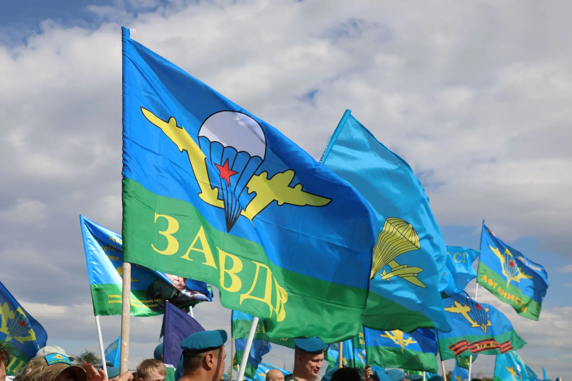 2 августа в Магнитогорске состоятся мероприятия, посвященные Дню Воздушно-десантных войск🇷🇺

В 10: