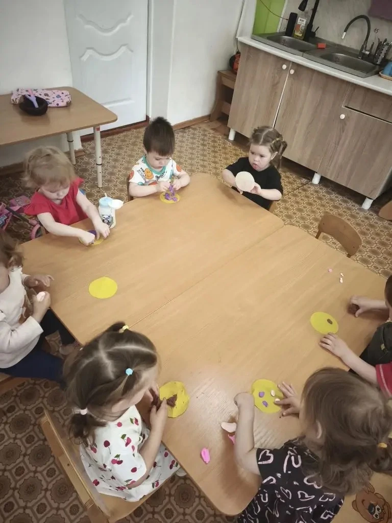 Наши пчелки отмечали 🌞День защиты от солнца — международный неофициальный праздник, ко...