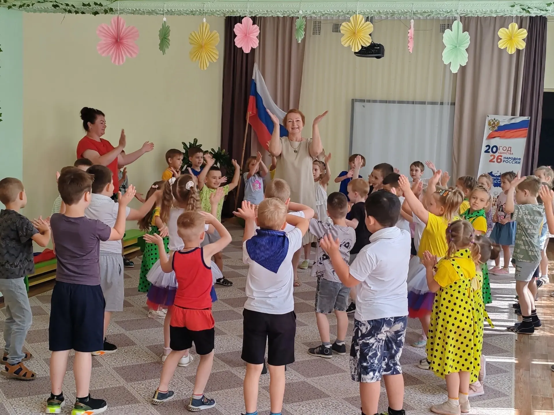 В преддверии празднования дня России в нашем детском саду прошло праздничное мероприятие "Россия - Р