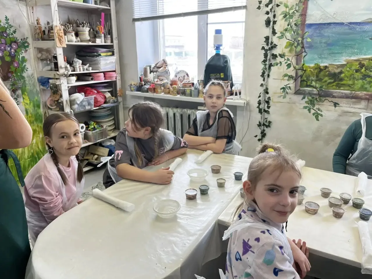 Наши руки не для скуки! 🤚🏺  Вчера у 3 «Б» класса был не обычный школьный день, а самый настоящий тво