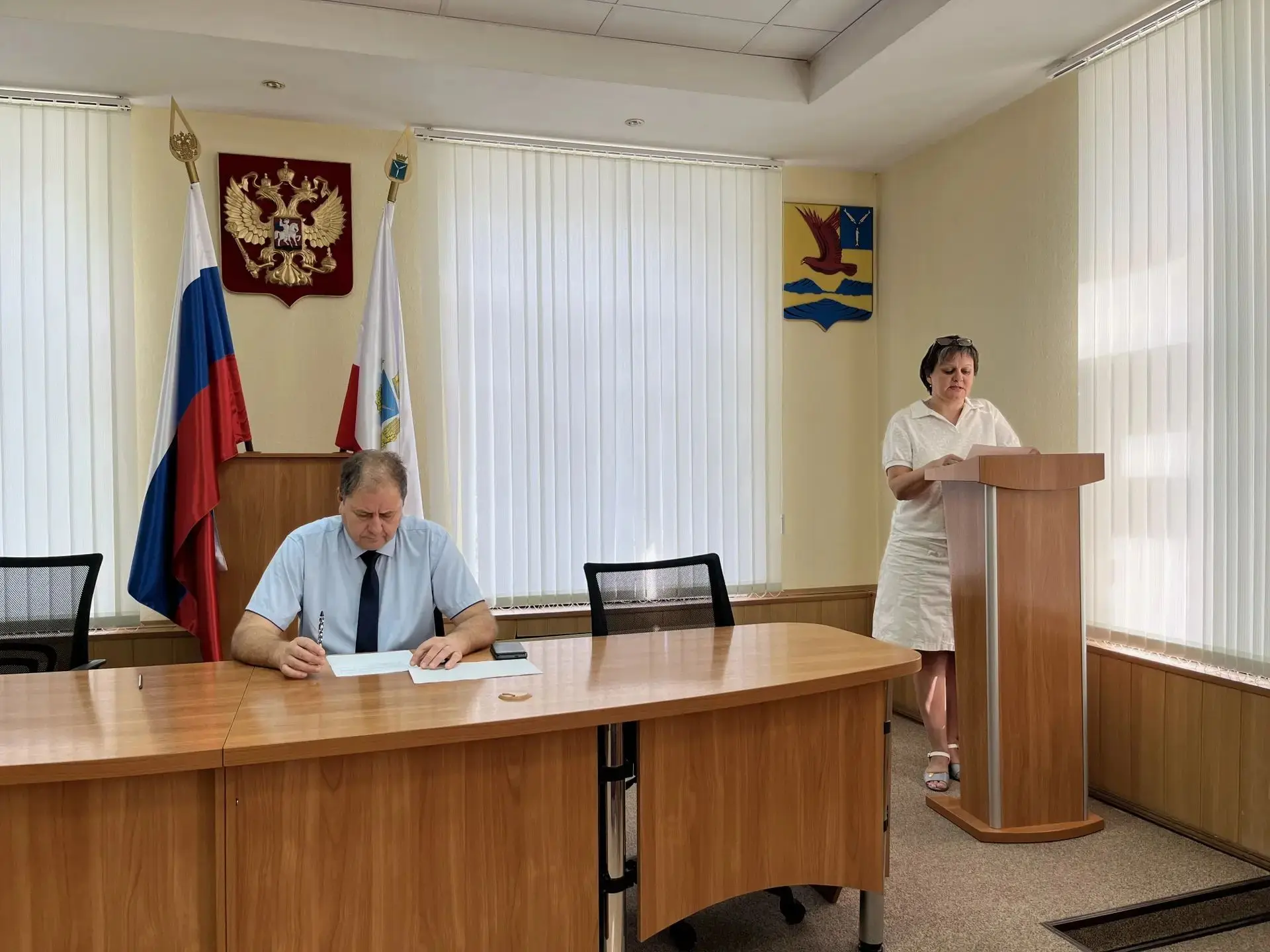 Сегодня глава Озинского района Дмитрий Перин провел заседание постоянно действующего со...