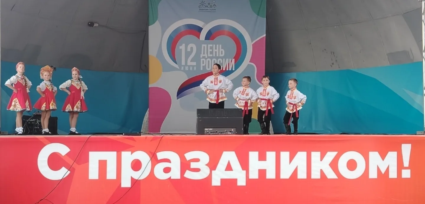 Сегодня наши маленькие звездочки, из школы - студии Балеринка МБУ "Дворца культуры посе...