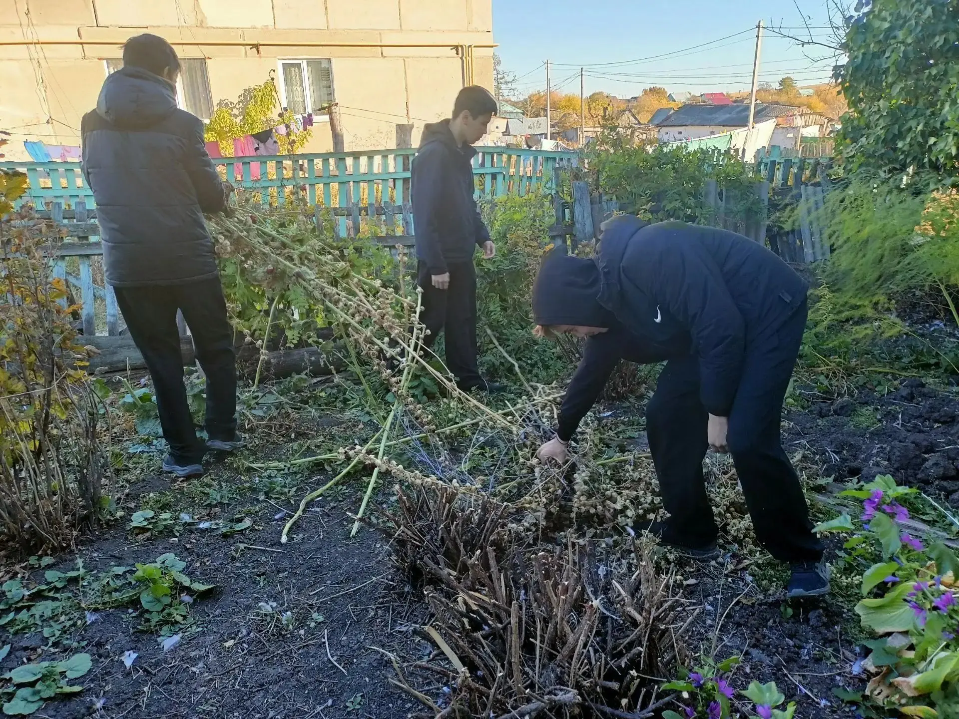 В школе Куянтаево продолжается Декада милосердия. Ученики показывают, что забота о стар...