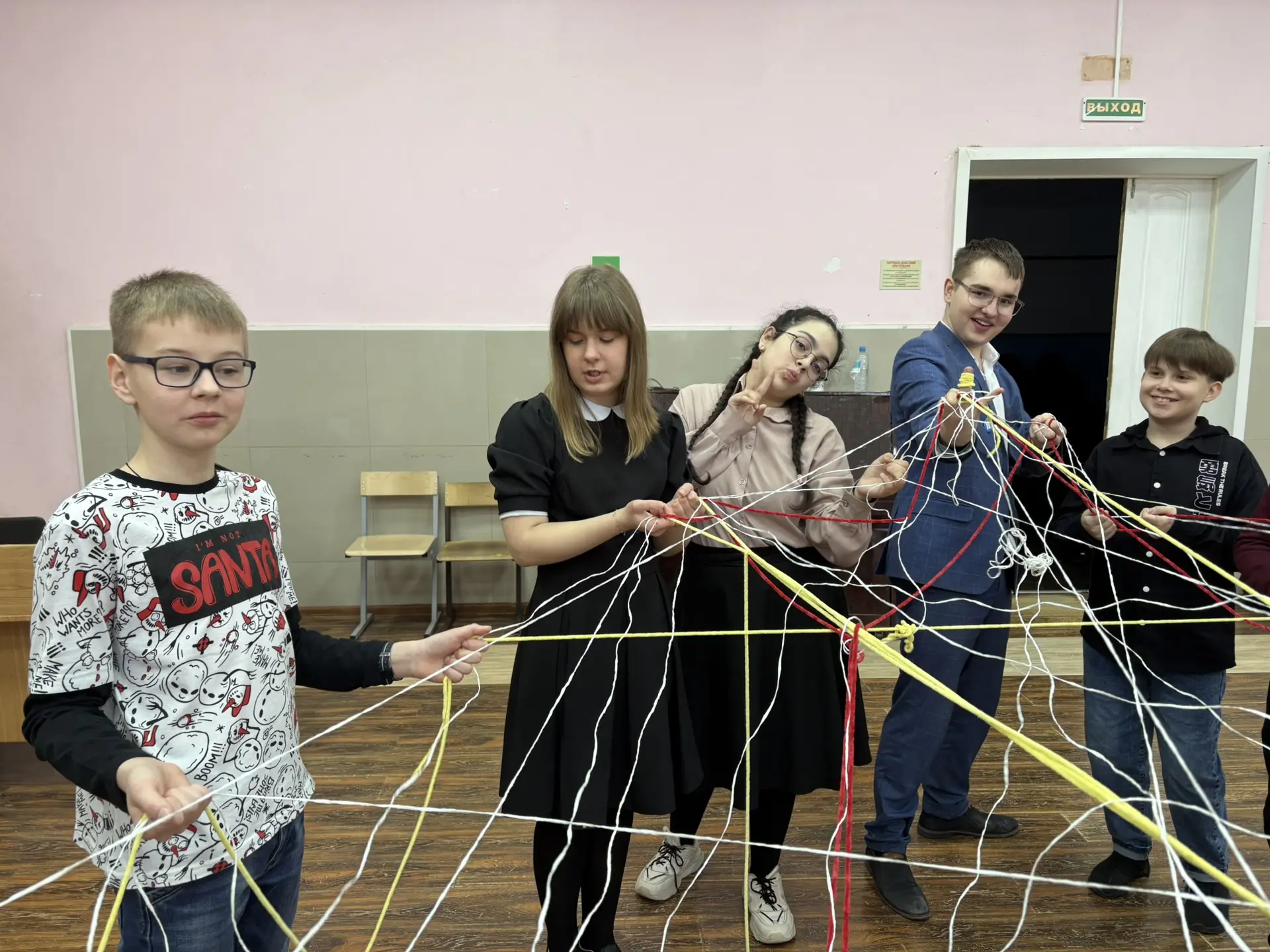 Запутались и распутались🧶ловили поток из мячиков для настольного тенниса🏓разогревали мышцы воздушным