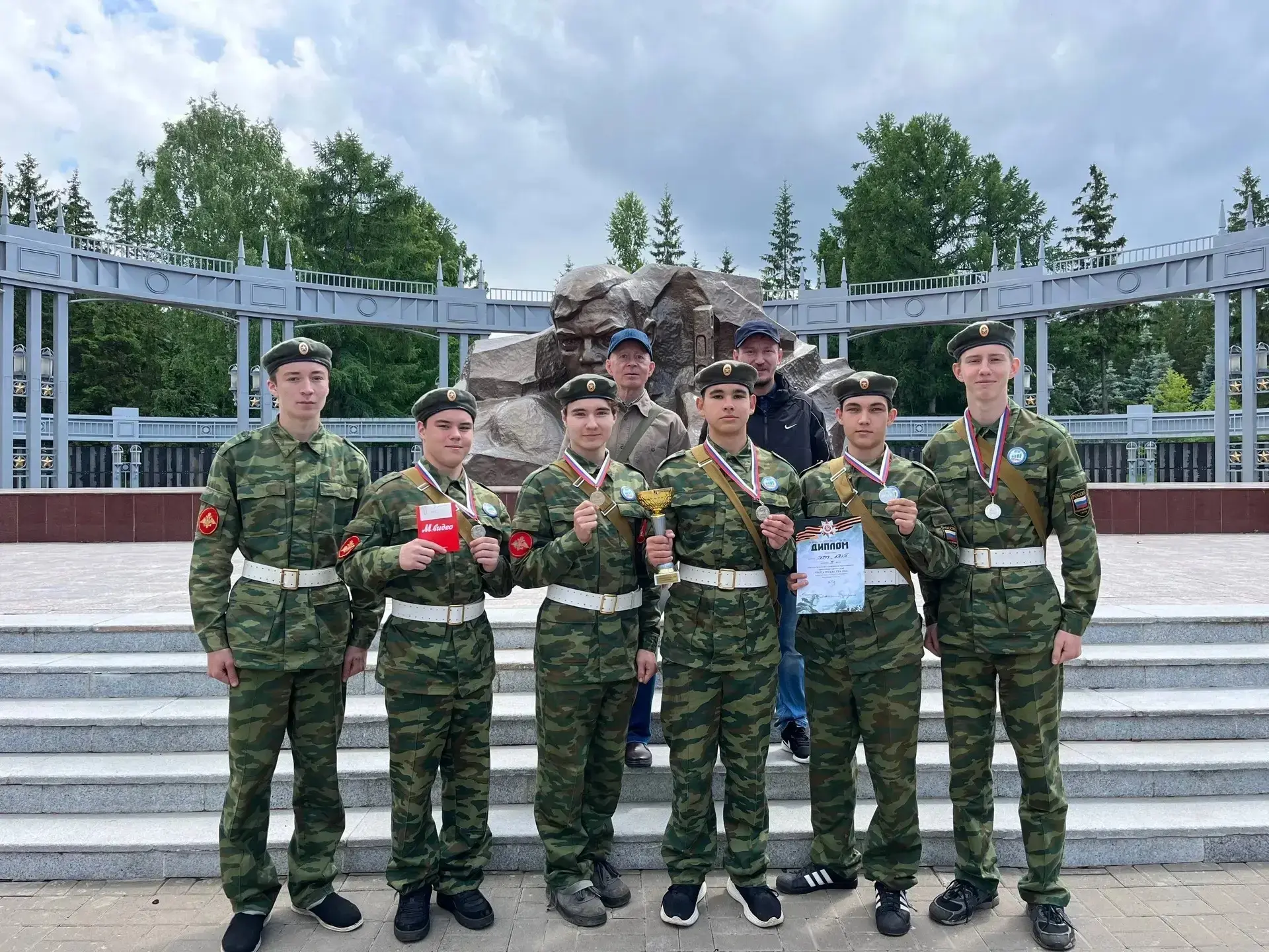 Дорогие друзья! Делимся с вами фотографиями нашей команды, участвовавшей в "Тропе мужества".

Ранее 