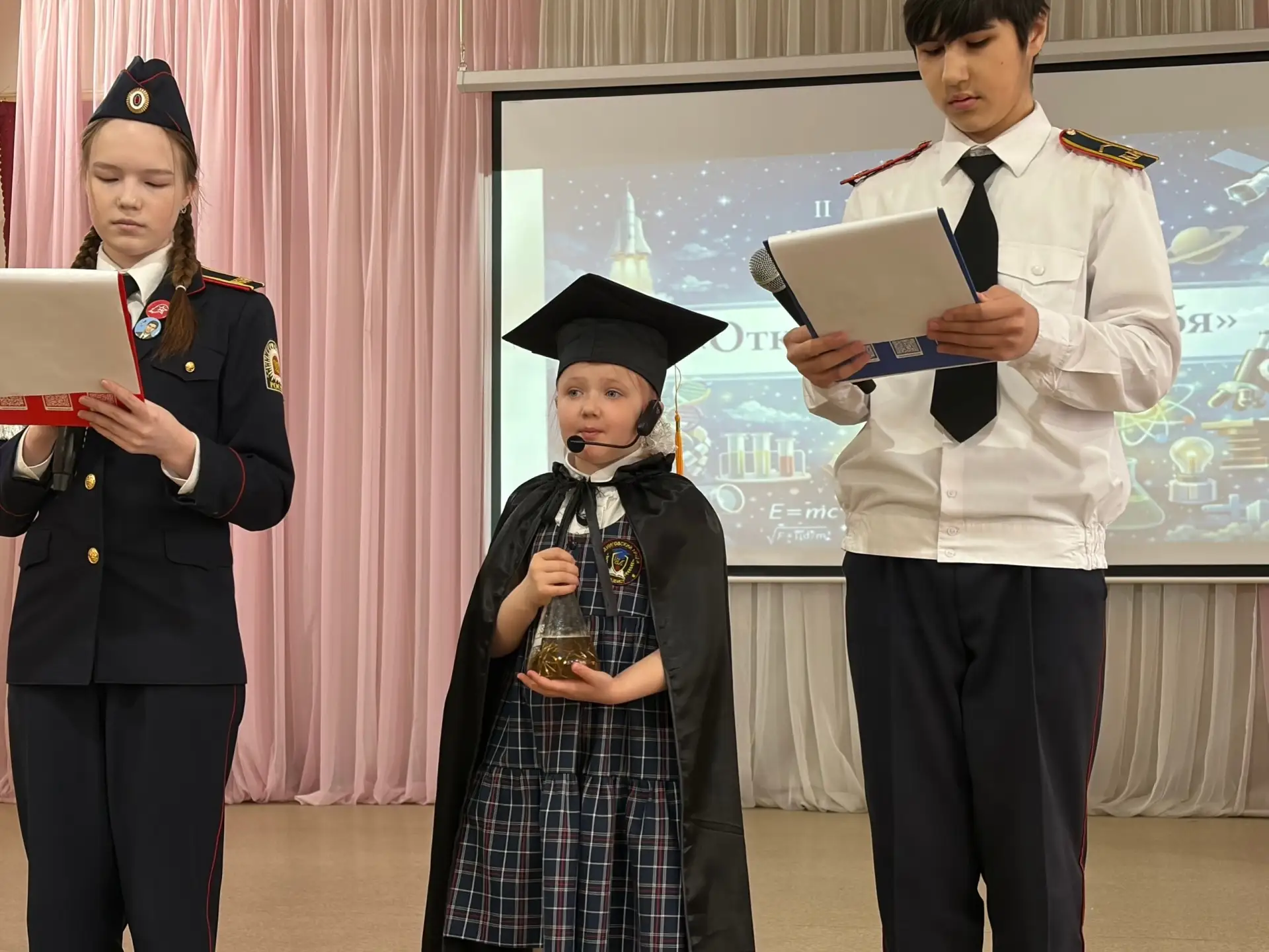 👩‍🎓В Звениговском лицее состоялась Вторая межрегиональная научно-практическая конференция «Открой на